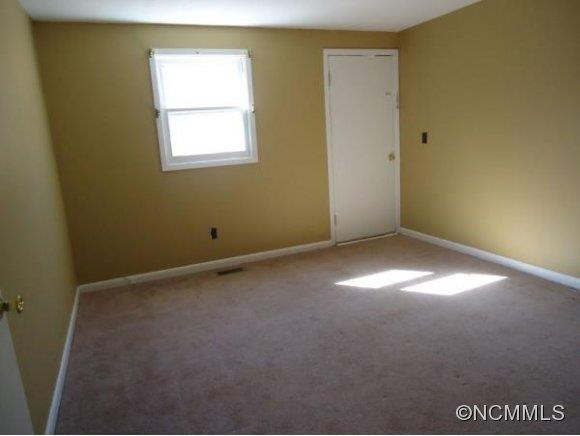 712 HOYLES ORCHARD RD - Photo 8