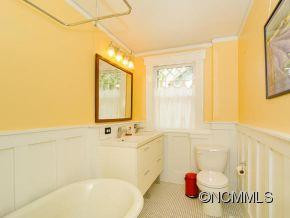 83 Furman Ave - Photo 14