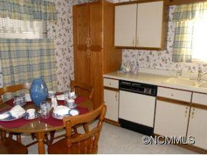1601 Abbey Circle - Photo 2