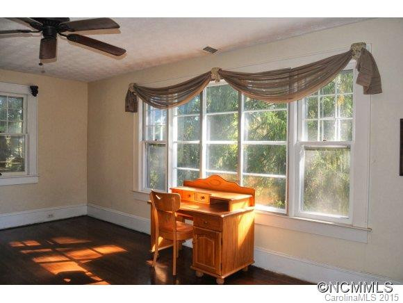1905 LAUREL PARK HWY - Photo 11