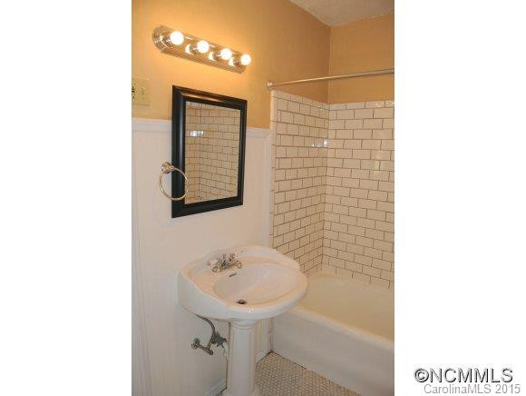 1905 LAUREL PARK HWY - Photo 12