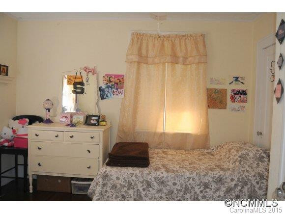 1905 LAUREL PARK HWY - Photo 13