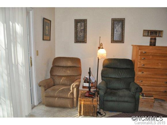 1905 LAUREL PARK HWY - Photo 16