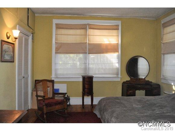 1905 LAUREL PARK HWY - Photo 10