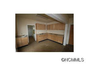131 Broad St - Photo 3
