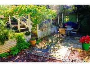27 Sycamore Street - Photo 11