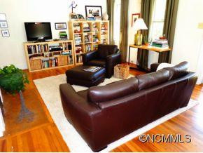 27 Sycamore Street - Photo 3