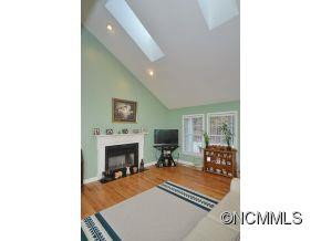 304 Jennifer Lane - Photo 2
