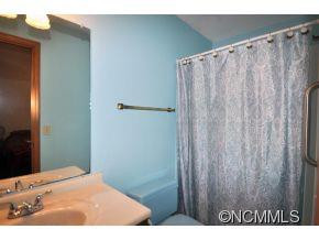 203 Fernwood Drive - Photo 10