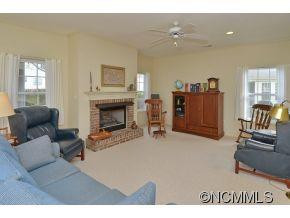 192 Cambridge Dr - Photo 3