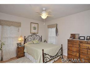 128 Sleepy Forest Drive - Photo 10
