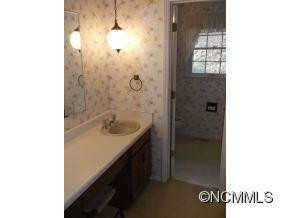 1 DOGWOOD GLEN CIRCLE - Photo 16