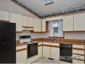 9 LIONEL PLACE - Photo 3