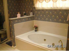 1 Gatehouse Court - Photo 8