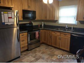 82 Lees Creek Road - Photo 2