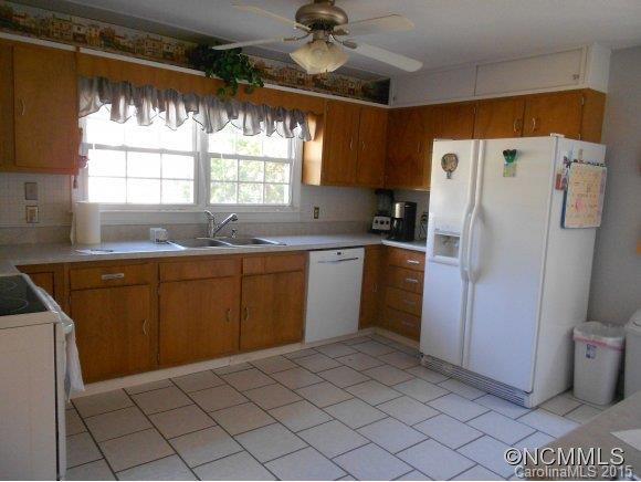 326 Whispering Hills Dr. - Photo 3