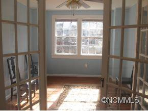 112 Louisa Street - Photo 2