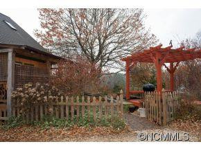 11 Central Ave W - Photo 4
