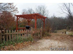 11 Central Ave W - Photo 5