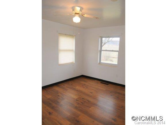 912 APPLE VALLEY RD - Photo 4