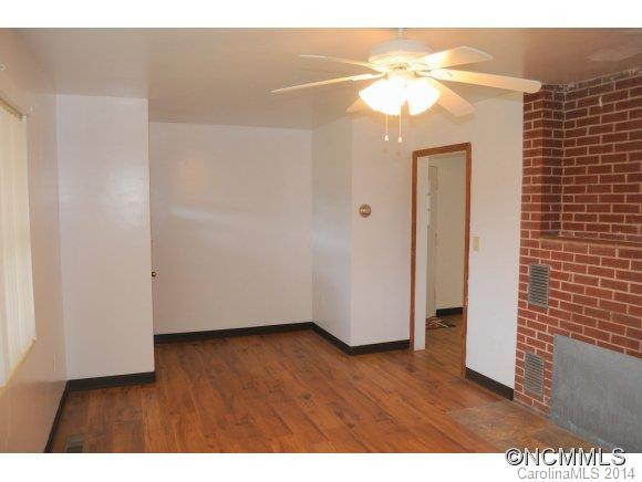 912 APPLE VALLEY RD - Photo 8