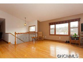 186 Lees Creek Rd - Photo 2