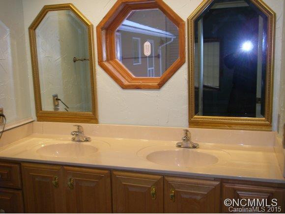 204 LOCUST DRIVE - Photo 16
