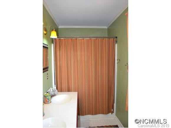 205 Woodland Court - Photo 16