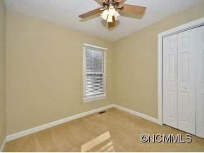 1038 WINDSOR DR - Photo 14