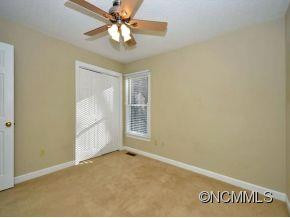 1038 WINDSOR DR - Photo 15