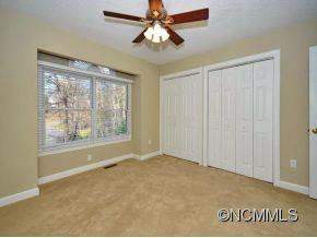 1038 WINDSOR DR - Photo 16