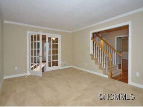 1038 WINDSOR DR - Photo 6