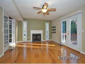 1038 WINDSOR DR - Photo 7