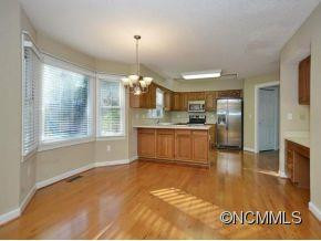 1038 WINDSOR DR - Photo 8