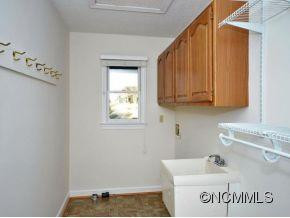 1038 WINDSOR DR - Photo 10