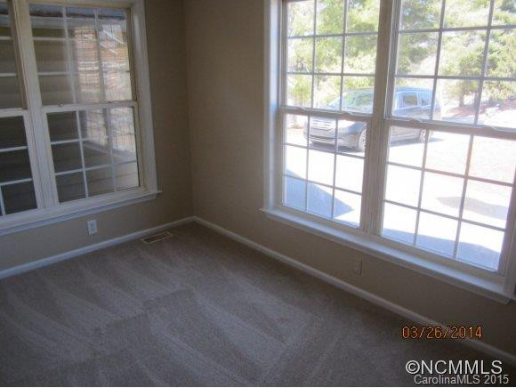 222 Windsor Court - Photo 8