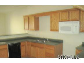 711 Villas Court - Photo 2