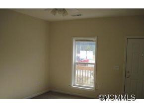 711 Villas Court - Photo 3