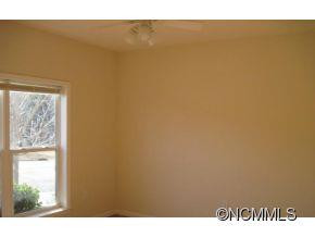 711 Villas Court - Photo 4