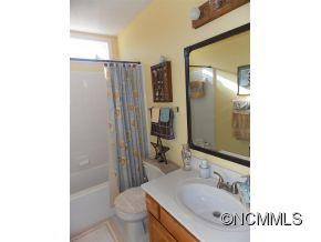 1004 Thorncrest Drive - Photo 15