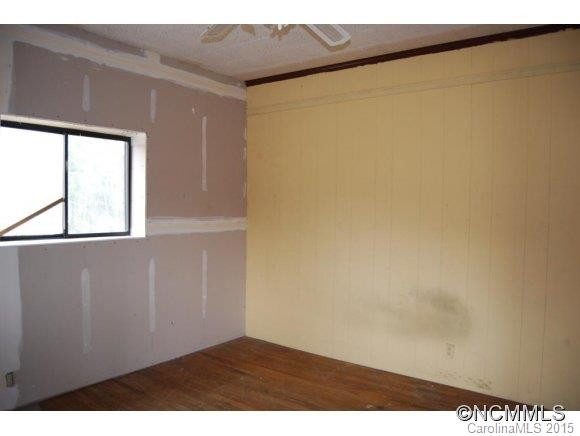315 Huggins Rd - Photo 2