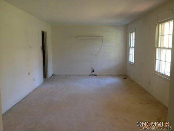54 Evergreen St - Photo 4