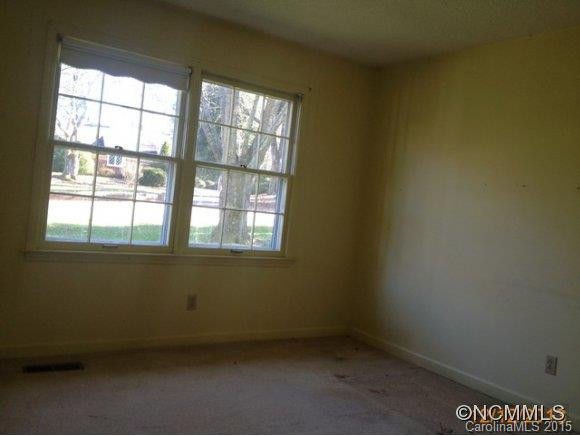 54 Evergreen St - Photo 6