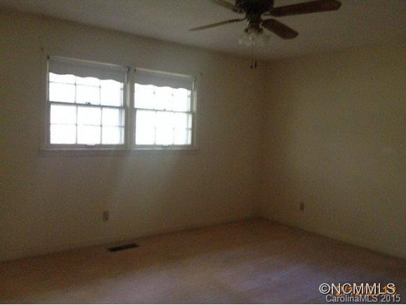 54 Evergreen St - Photo 8