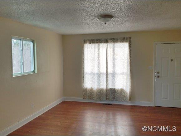 7 White Avenue - Photo 2