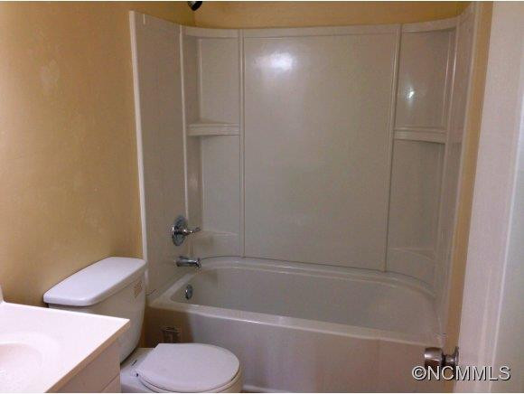7 White Avenue - Photo 11