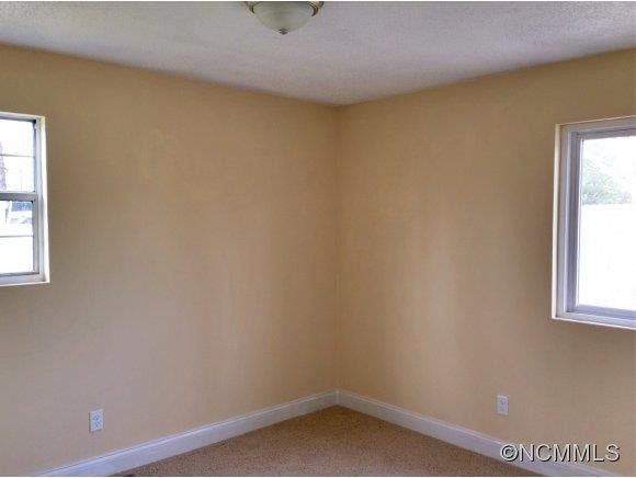 7 White Avenue - Photo 9