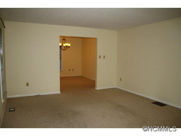 10 SPRING HILL CIRCLE - Photo 6