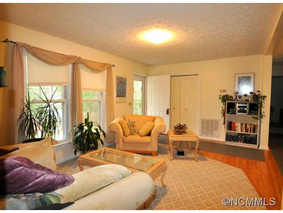 209 Pine Berry Circle - Photo 2