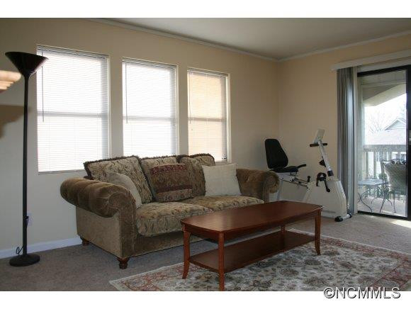 402 Abbey Circle - Photo 2